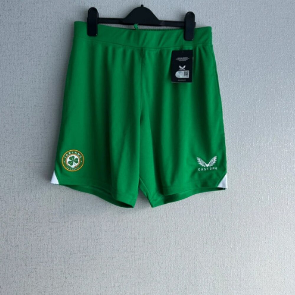 Men’s castore Ireland football shorts